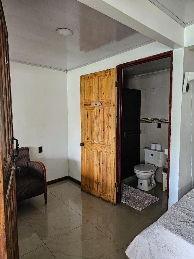 Hotel Liah'S Tortuguero Exteriör bild