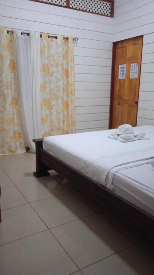 Hotel Liah'S Tortuguero Exteriör bild