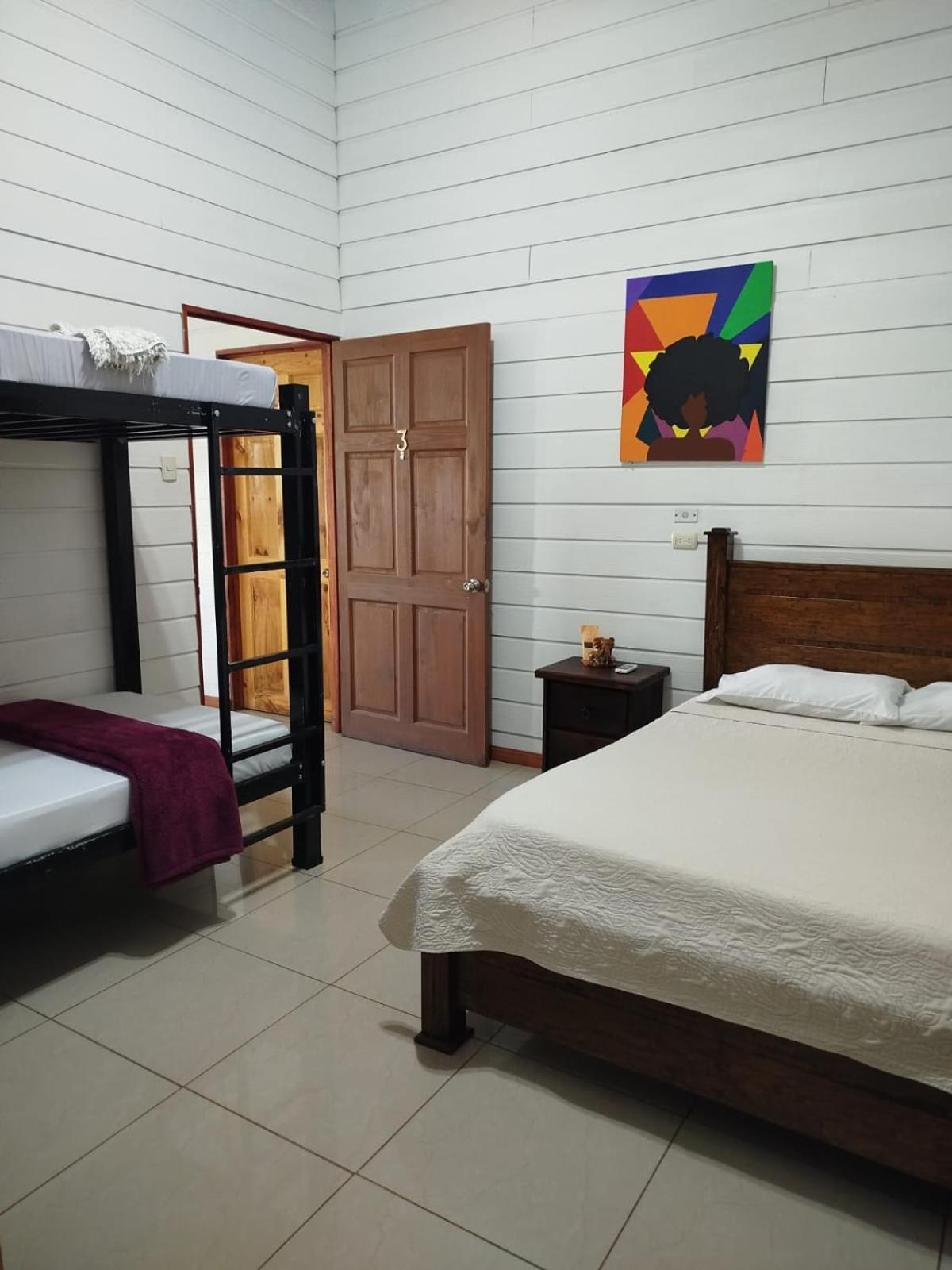 Hotel Liah'S Tortuguero Exteriör bild